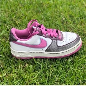 Nike Women’s Nike Air Shoes (size 7)